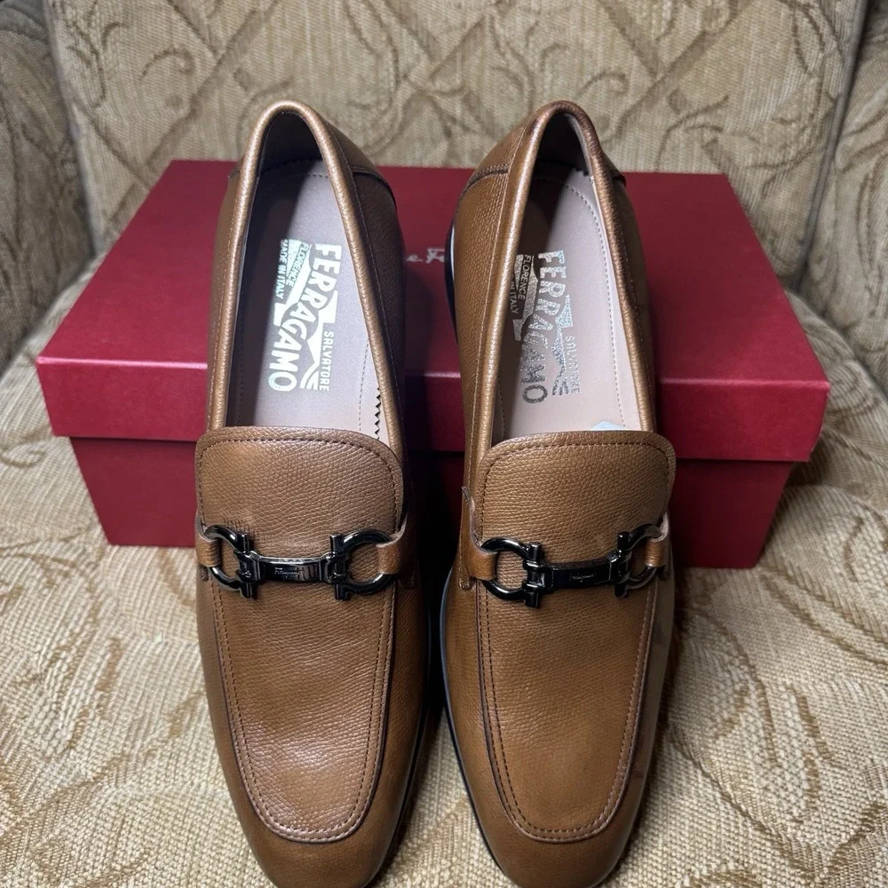 Salvatore Ferragamo new but